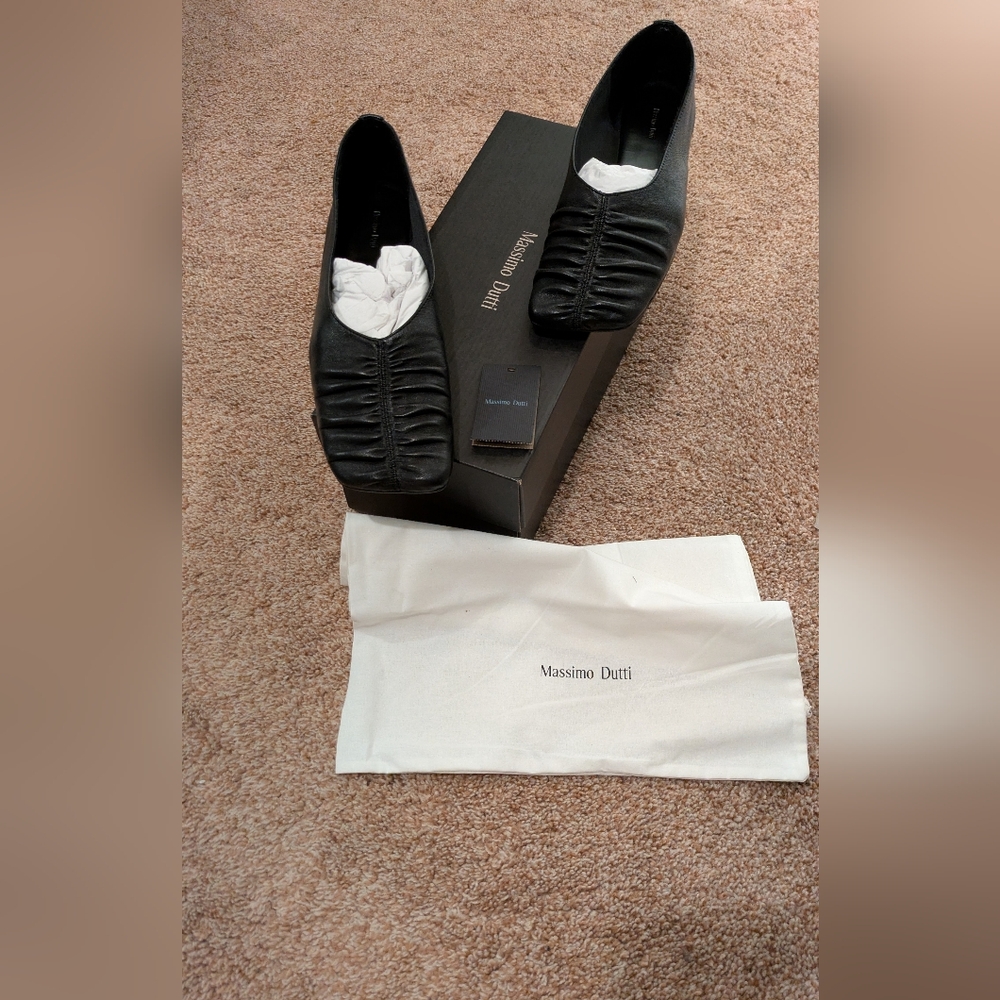 Massimo Dutti Leather Ballet Flats-Size 40